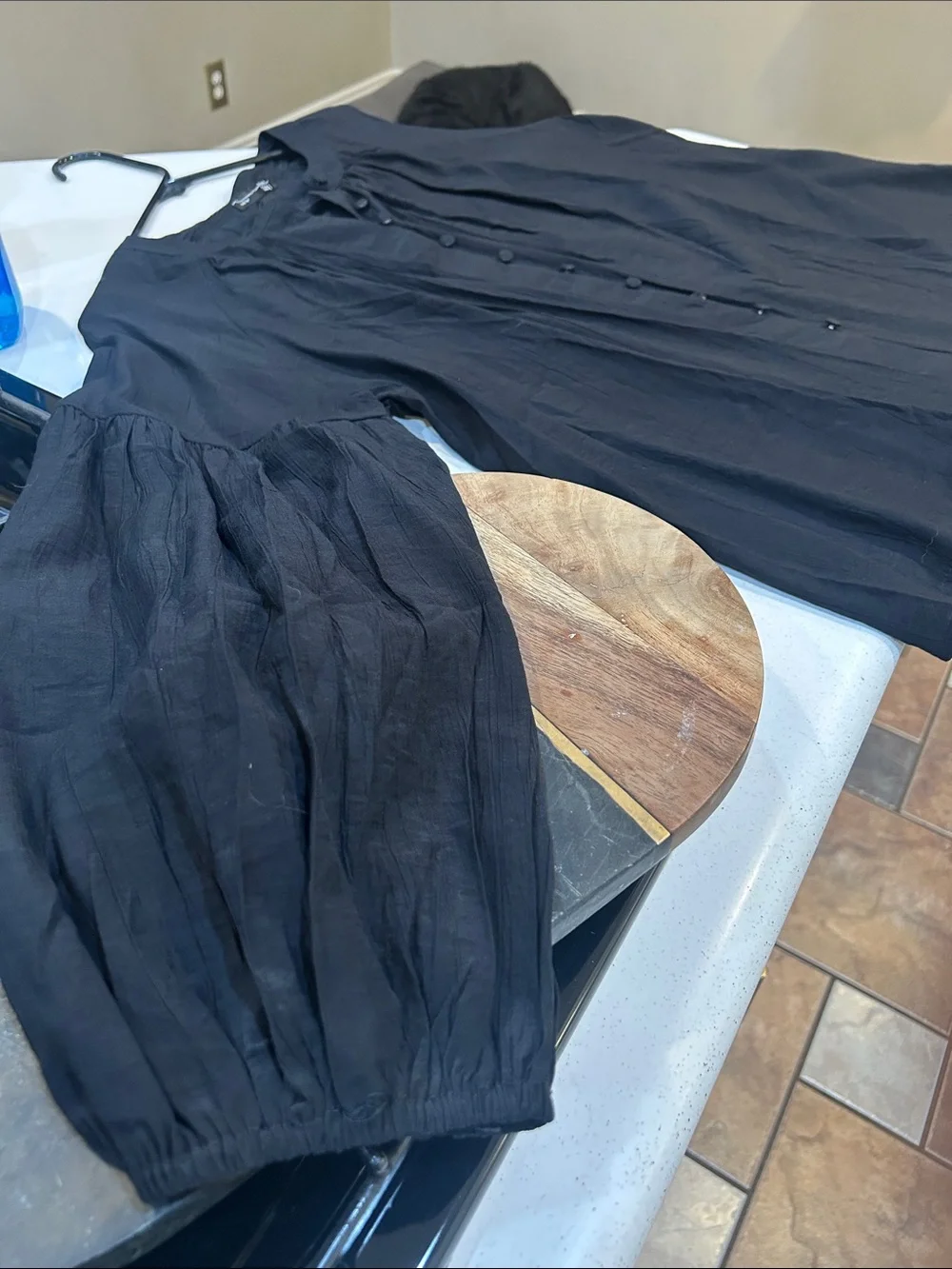 2 balloon sleeved blouses - Picture 6 of 10